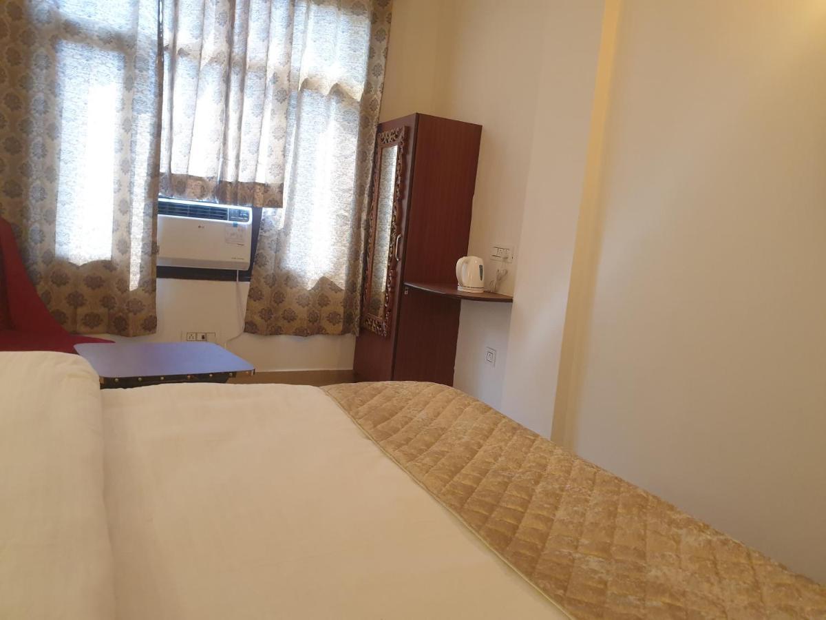 The Neeraj Palace Rishikesh Bagian luar foto