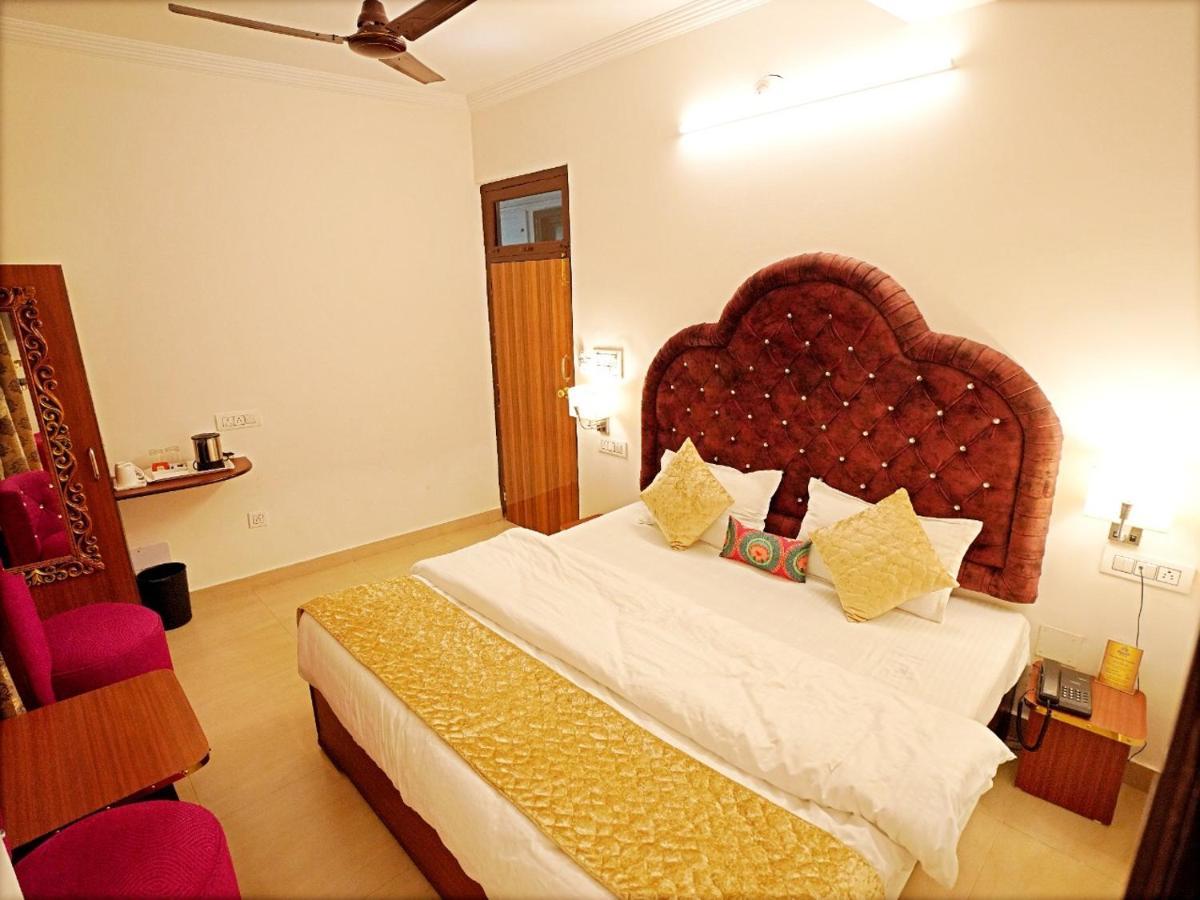 The Neeraj Palace Rishikesh Bagian luar foto