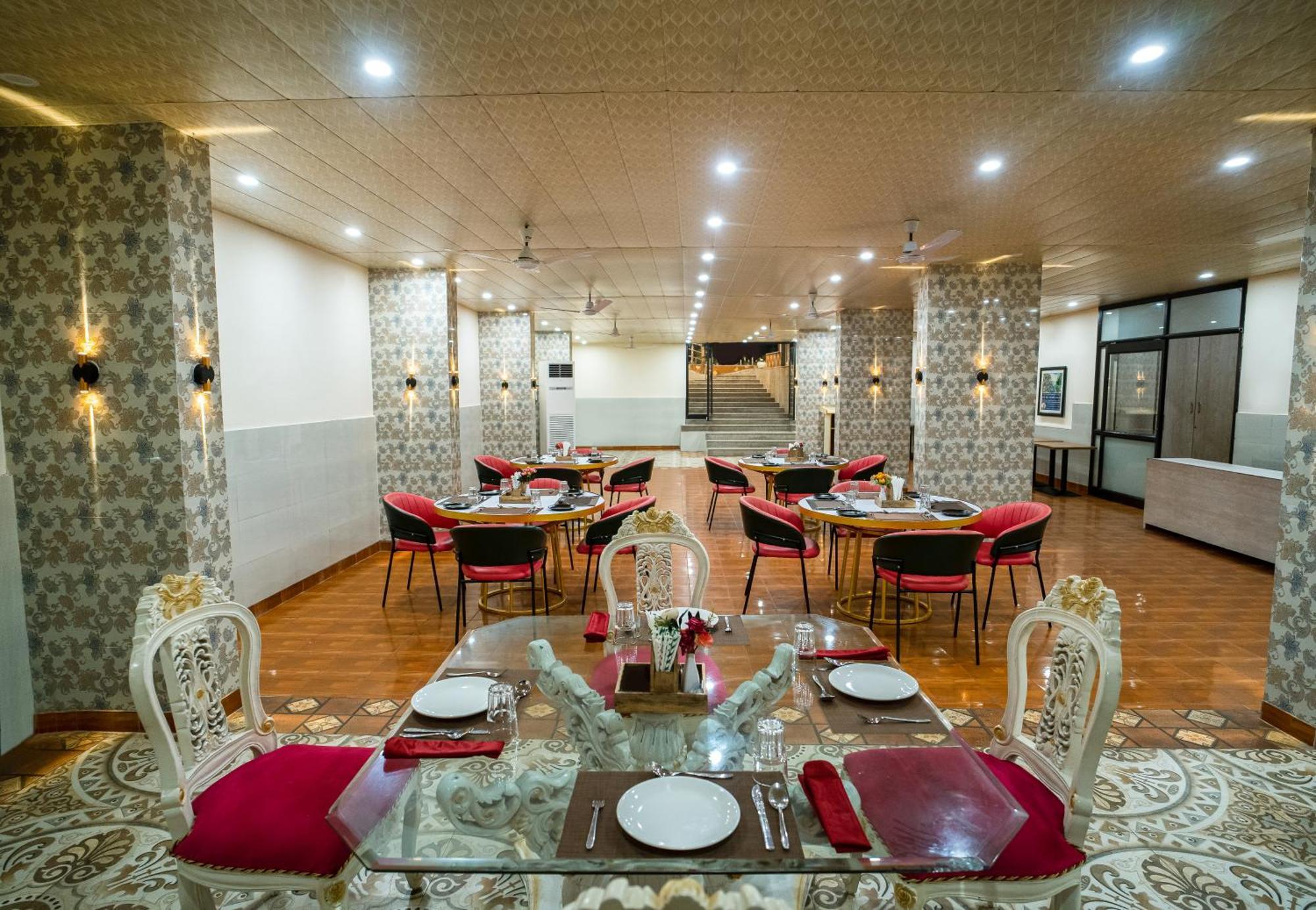The Neeraj Palace Rishikesh Bagian luar foto