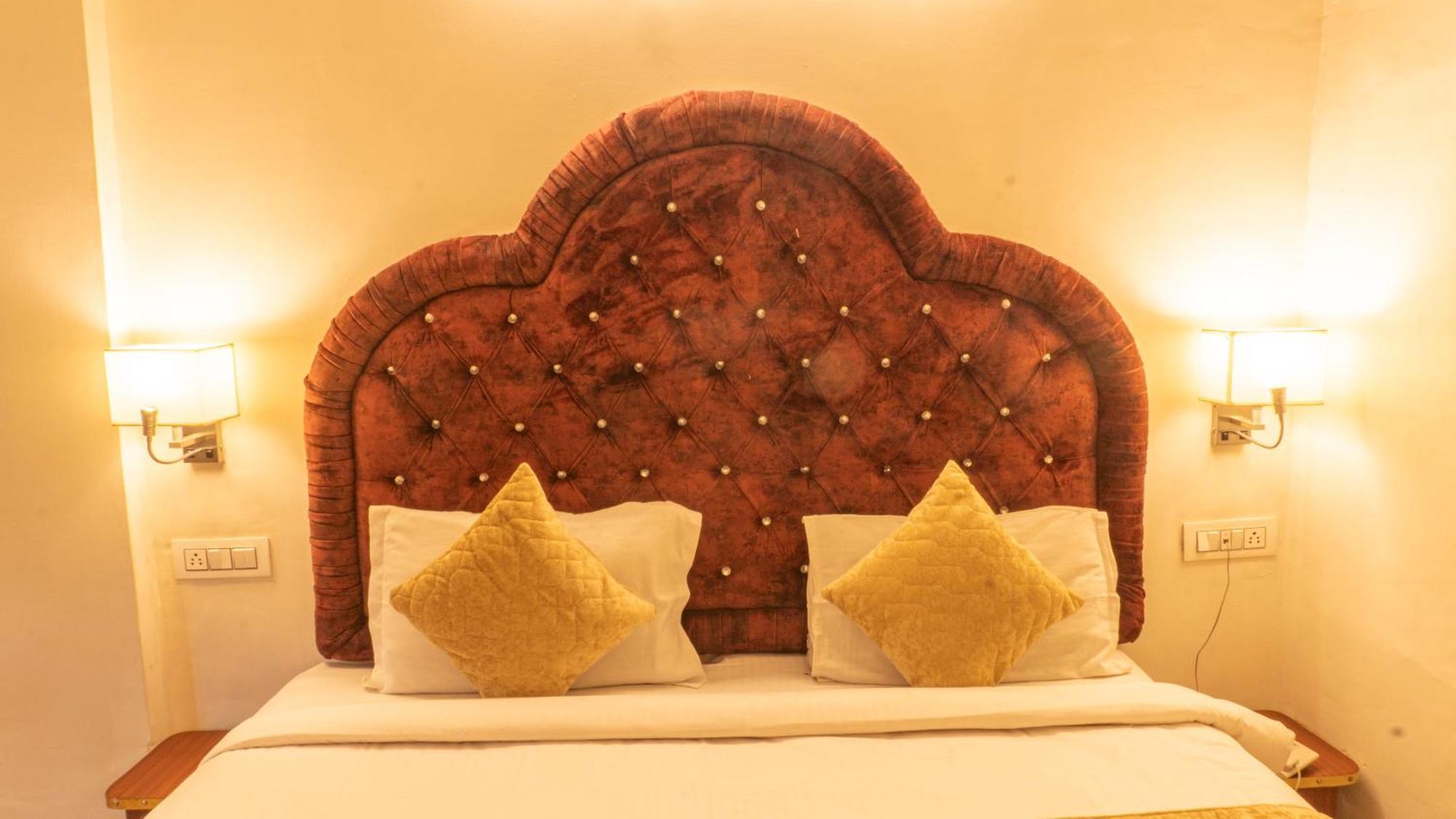 The Neeraj Palace Rishikesh Bagian luar foto