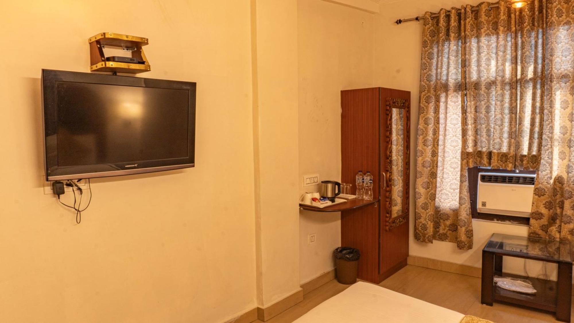 The Neeraj Palace Rishikesh Bagian luar foto